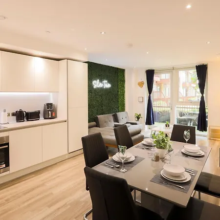 Apartment Stylish 2br By Dluxoria Short Lets & Serviced Greater With Pet Friendly, Free Wifi & Free Parking London