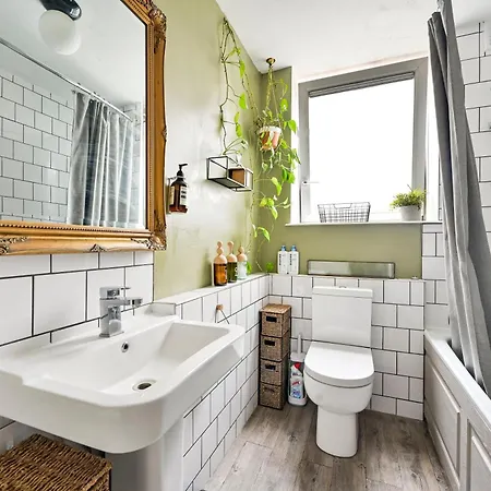 Clerkenwell's Hidden Gem: Chic 1-bed Flat Apartment *