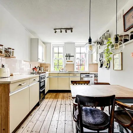 Clerkenwell's Hidden Gem: Chic 1-bed Flat