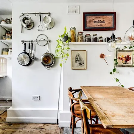 Clerkenwell's Hidden Gem: Chic 1-bed Flat Apartment *