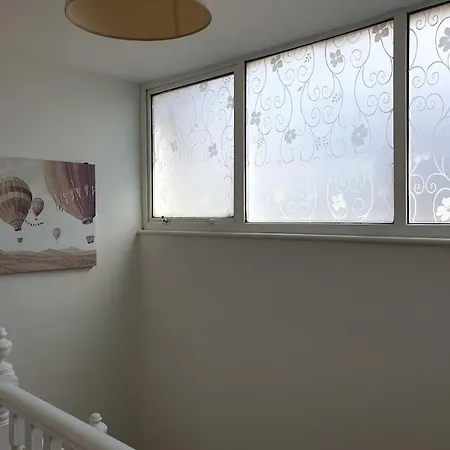 Apartment Amazing 6 Bedroom House With Free Parking On Site.