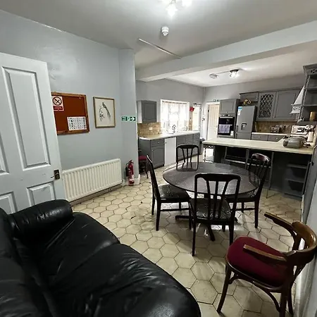 Amazing 6 Bedroom House With Free Parking On Site. Apartment Norbury (Greater London)
