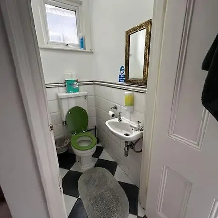 Apartment Amazing 6 Bedroom House With Free Parking On Site. Norbury (Greater London)