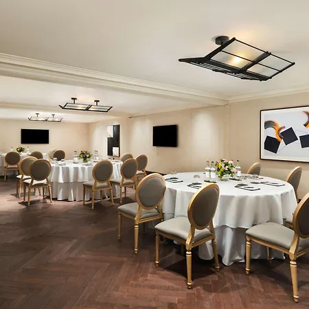 Raffles At The Owo Londra
