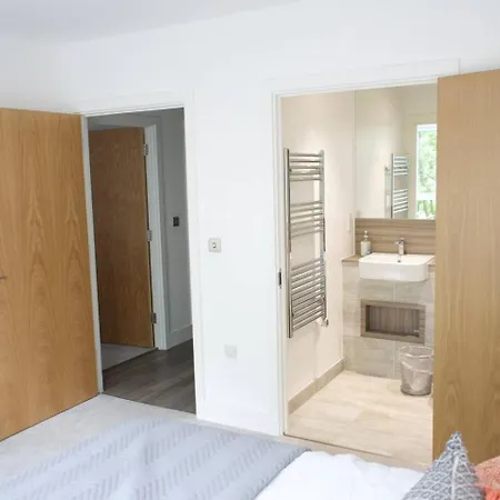 Luxury Royal Wharf Apartment *
