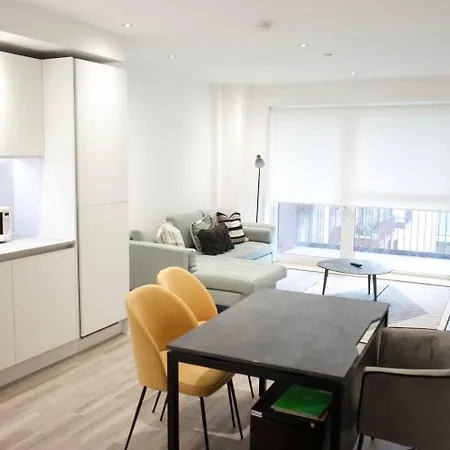 Luxury Royal Wharf London