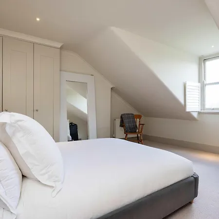 Veeve - Brilliance In Balham * London