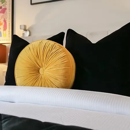 Modern One Bedroom Flat In The Heart Of Apartment