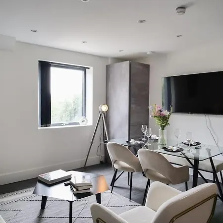 Modern One Bedroom Flat In The Heart Of Apartment *