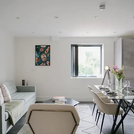 Modern One Bedroom Flat In The Heart Of * London