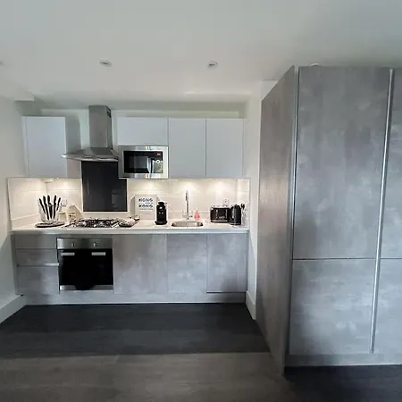 Modern One Bedroom Flat In The Heart Of