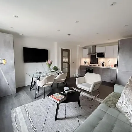 Modern One Bedroom Flat In The Heart Of Apartment *