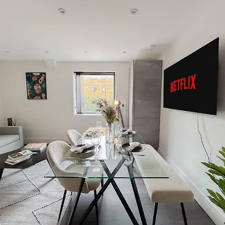 Modern One Bedroom Flat In The Heart Of *