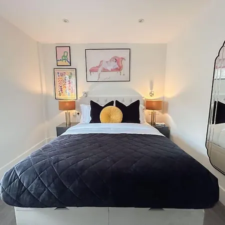 Modern One Bedroom Flat In The Heart Of *