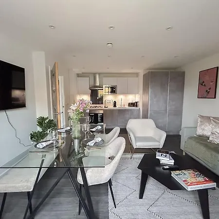 Modern One Bedroom Flat In The Heart Of