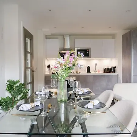Modern One Bedroom Flat In The Heart Of