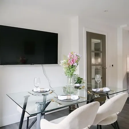 Apartment Modern One Bedroom Flat In The Heart Of