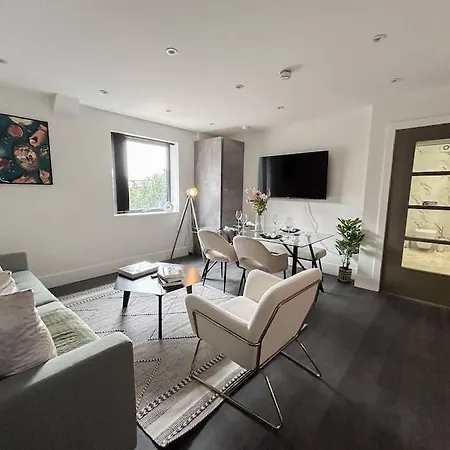 Modern One Bedroom Flat In The Heart Of Apartment *