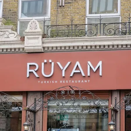 Modern One Bedroom Flat In The Heart Of * London