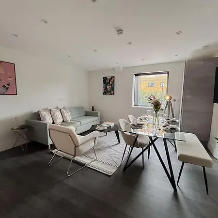 Apartment Modern One Bedroom Flat In The Heart Of