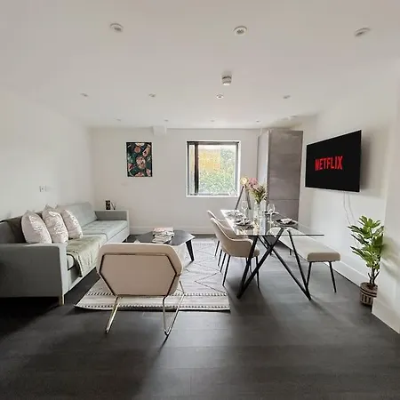 Modern One Bedroom Flat In The Heart Of * London