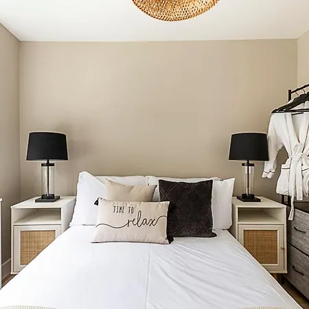 Luxurious 3 Bed Flat With Patio And Garden * London