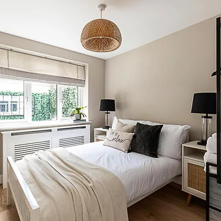 Apartment Luxurious 3 Bed Flat With Patio And Garden *