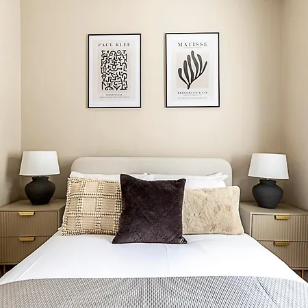 Apartment Luxurious 3 Bed Flat With Patio And Garden