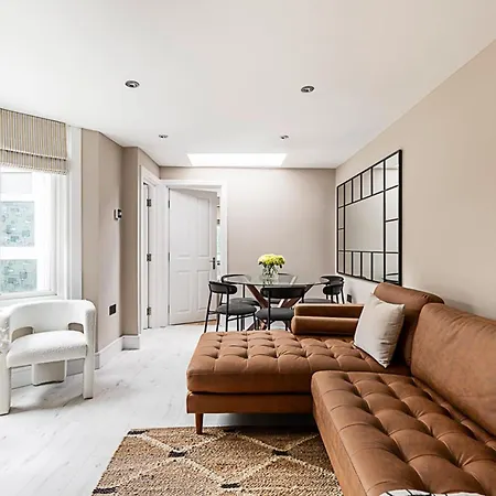 Apartment Luxurious 3 Bed Flat With Patio And Garden *