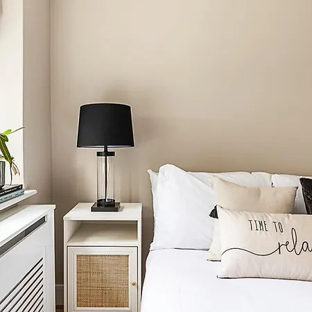 Luxurious 3 Bed Flat With Patio And Garden