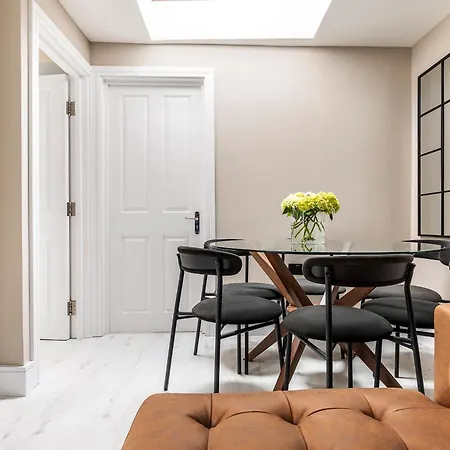 Apartment Luxurious 3 Bed Flat With Patio And Garden *