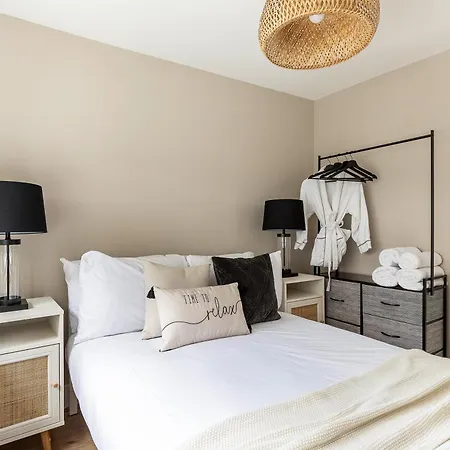 Luxurious 3 Bed Flat With Patio And Garden Apartment London