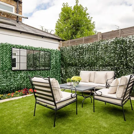 Apartment Luxurious 3 Bed Flat With Patio And Garden
