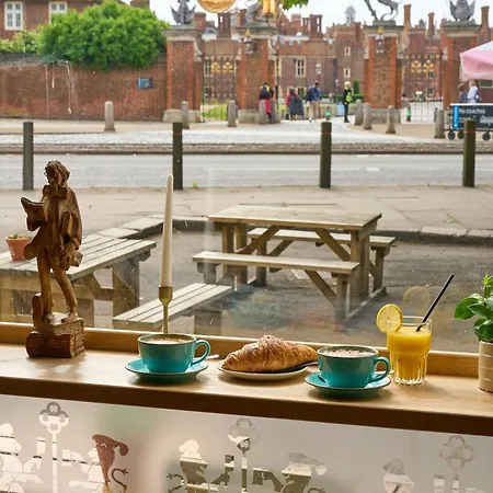 Mitre 5* Kingston upon Thames (Greater London)