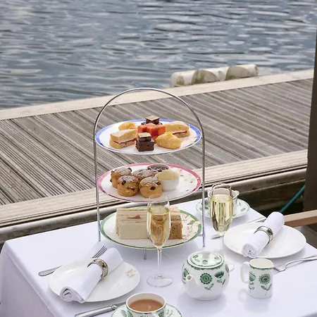 The Mitre, Hampton Court 5*