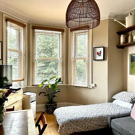 Artistic Pied-A-Terre, Steps From The Tube, Moments From London'S Heart Apartment