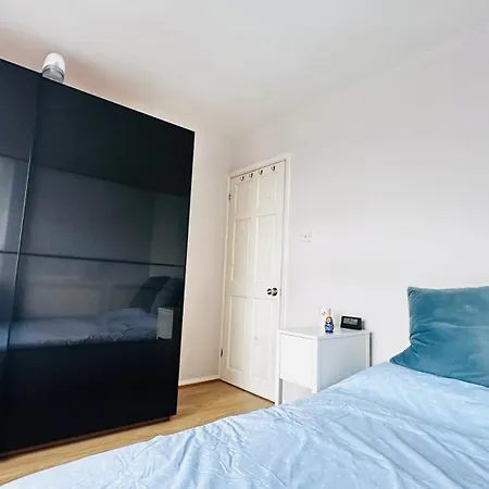 Appartement Cosy Spacious 2 Bedrooms With Dedicated Off Street Parking *