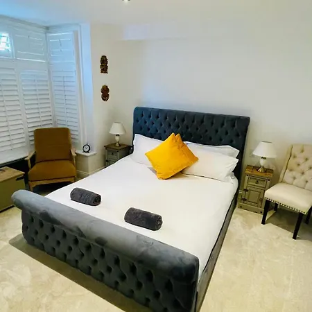 Apartment Grass Court Terrace - Walking Distance From Wimbledon Championships London