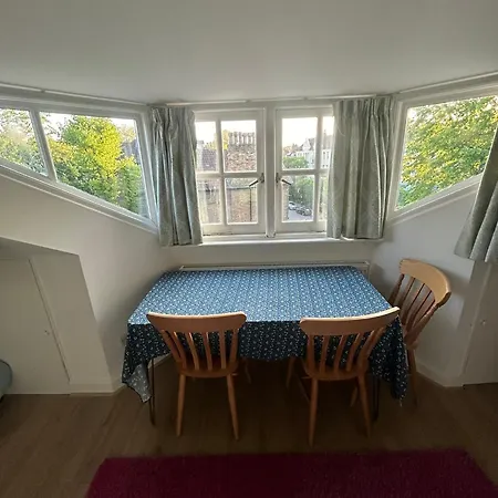 Cosy Attic Flat With Views Apartment