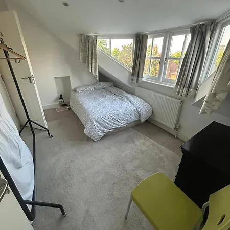 Apartment Cosy Attic Flat With Views