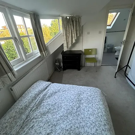 Apartment Cosy Attic Flat With Views London