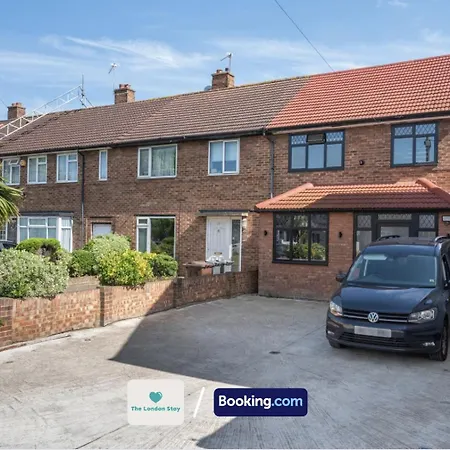 Serviced London,4 Bed House,sleeps 7 On 4 Or 7 Beds,4 Car Driveway,wifi,the London Short Let Heathrow,long Term Welcome Holiday home Hounslow