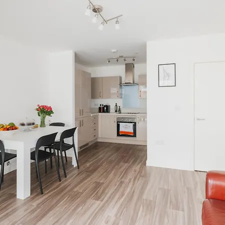 Brixton Village Flat- Private En-suite Double Bedroom London