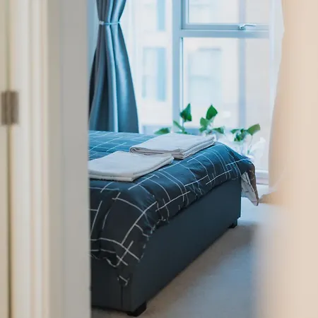 Brixton Village Flat- Private En-suite Double Bedroom
