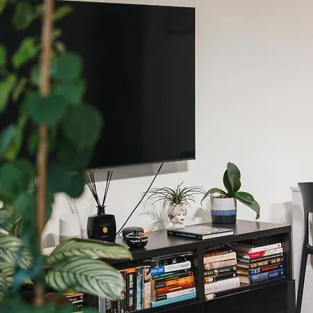 Homestay Brixton Village Flat- Private En-suite Double Bedroom *