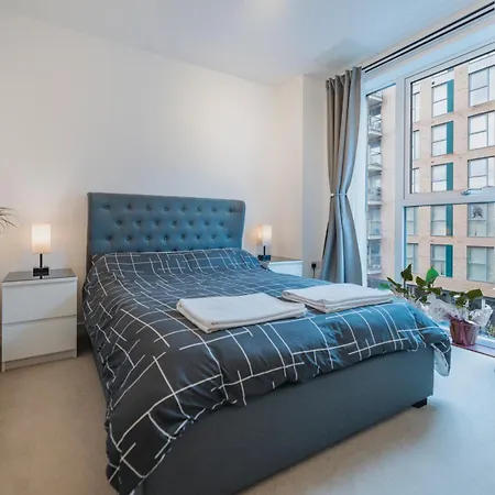 Brixton Village Flat- Private En-suite Double Bedroom London
