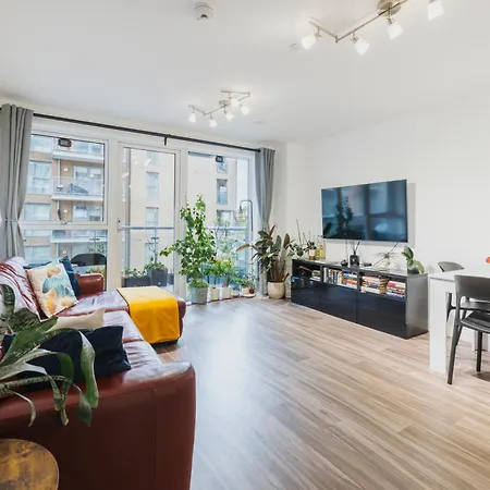 Brixton Village Flat- Private En-suite Double Bedroom * London