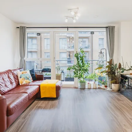 Brixton Village Flat- Private En-suite Double Bedroom