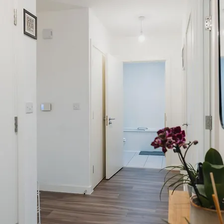 Brixton Village Flat- Private En-suite Double Bedroom Homestay