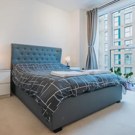 Brixton Village Flat- Private En-suite Double Bedroom *